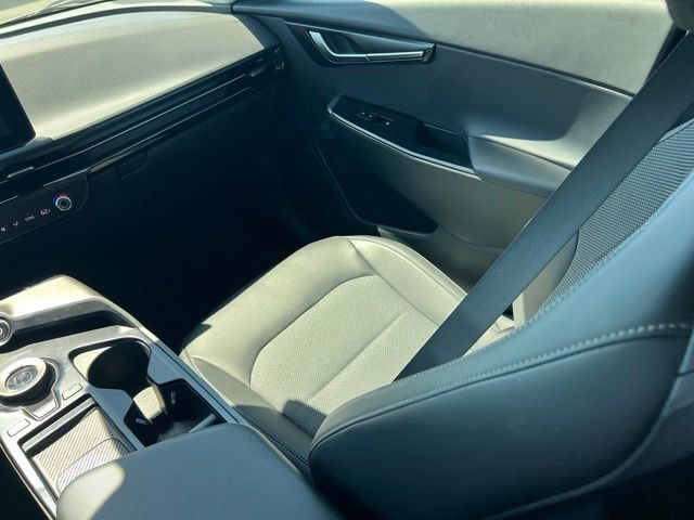 Certified 2025 Kia EV6 Light w/ Light LR Technology Package RWD image 16