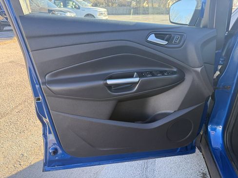 Used 2017 Ford Escape SE w/ Equipment Group 201A image 9