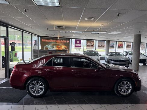 Used 2019 Chrysler 300 Touring L w/ Quick Order Package 22F RWD image 5