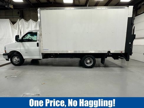 Used 2022 Chevrolet Express 3500 w/ Power Convenience Package RWD image 4