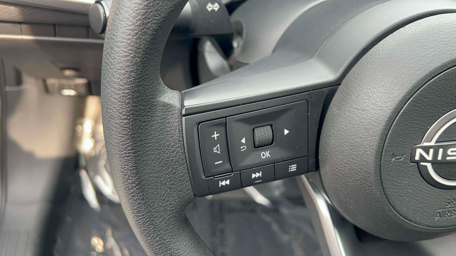 Used 2025 Nissan Kicks SV AWD/4WD image 19