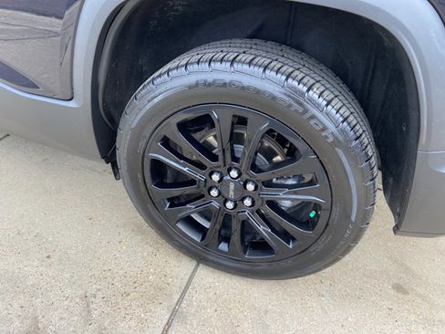 Used 2022 GMC Acadia SLE w/ Elevation Edition FWD image 30