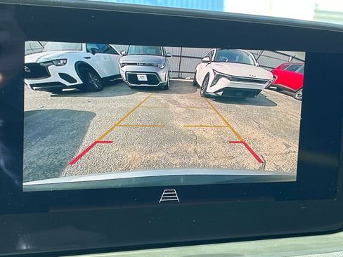 Used 2025 Buick Envista Preferred image 17