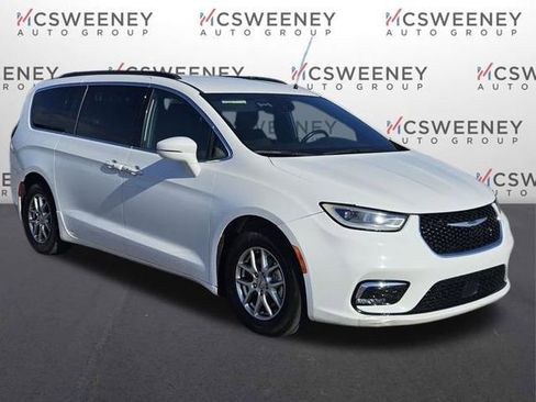 Used 2022 Chrysler Pacifica Touring image 7