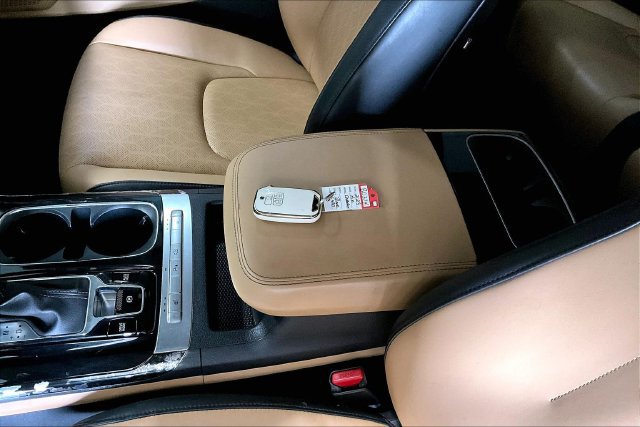 Used 2023 Kia Carnival EX FWD image 35