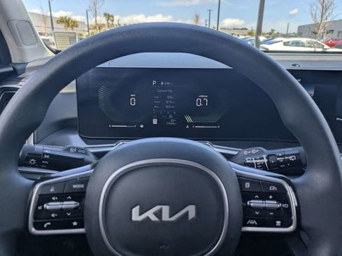 Used 2024 Kia Sorento LX image 28