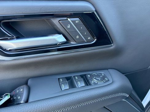 New 2026 GMC Yukon Denali w/ Sun & Power Step Package image 15