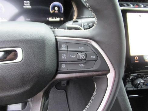 New 2025 Jeep Grand Cherokee Limited w/ Luxury Tech Group II image 19