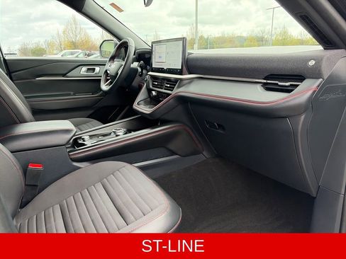 Used 2025 Ford Explorer ST-Line w/ Premium Package AWD/4WD image 12