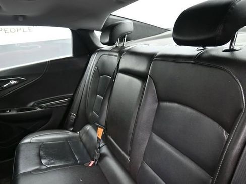 Used 2018 Chevrolet Malibu LT w/ Leather Package FWD image 20