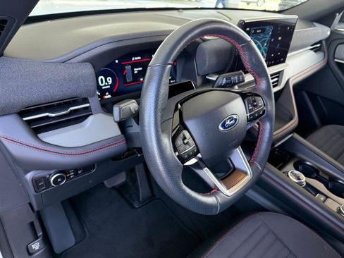 Used 2025 Ford Explorer ST-Line w/ ST-Line Street Pack image 4