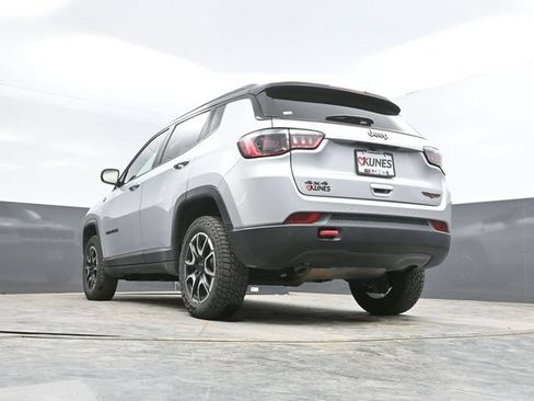 Used 2025 Jeep Compass Trailhawk AWD/4WD image 50