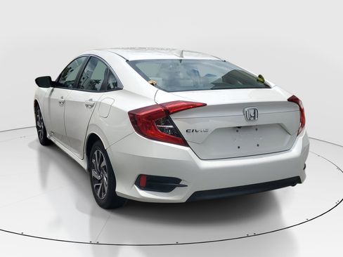 Used 2018 Honda Civic EX image 5