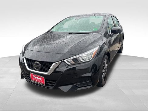 Used 2021 Nissan Versa SV image 2