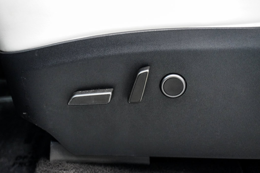 Used 2024 Tesla Model Y Long Range AWD/4WD image 7