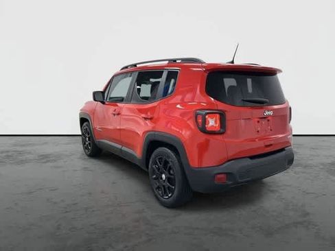 Used 2019 Jeep Renegade Latitude FWD image 2