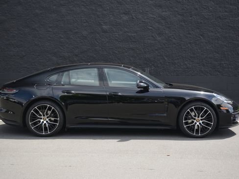 Certified 2023 Porsche Panamera image 8