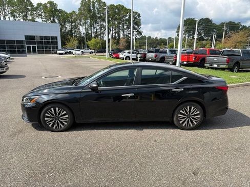 Used 2024 Nissan Altima 2.5 SV FWD image 10