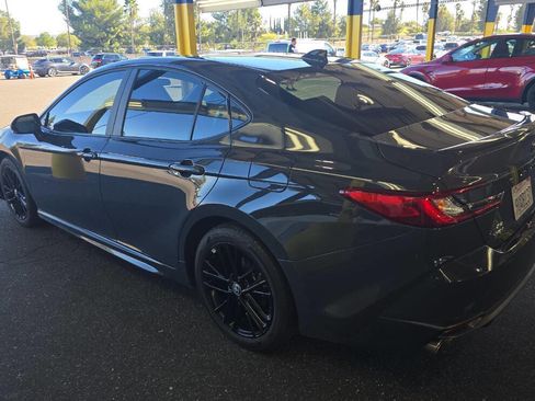 Used 2025 Toyota Camry SE image 4