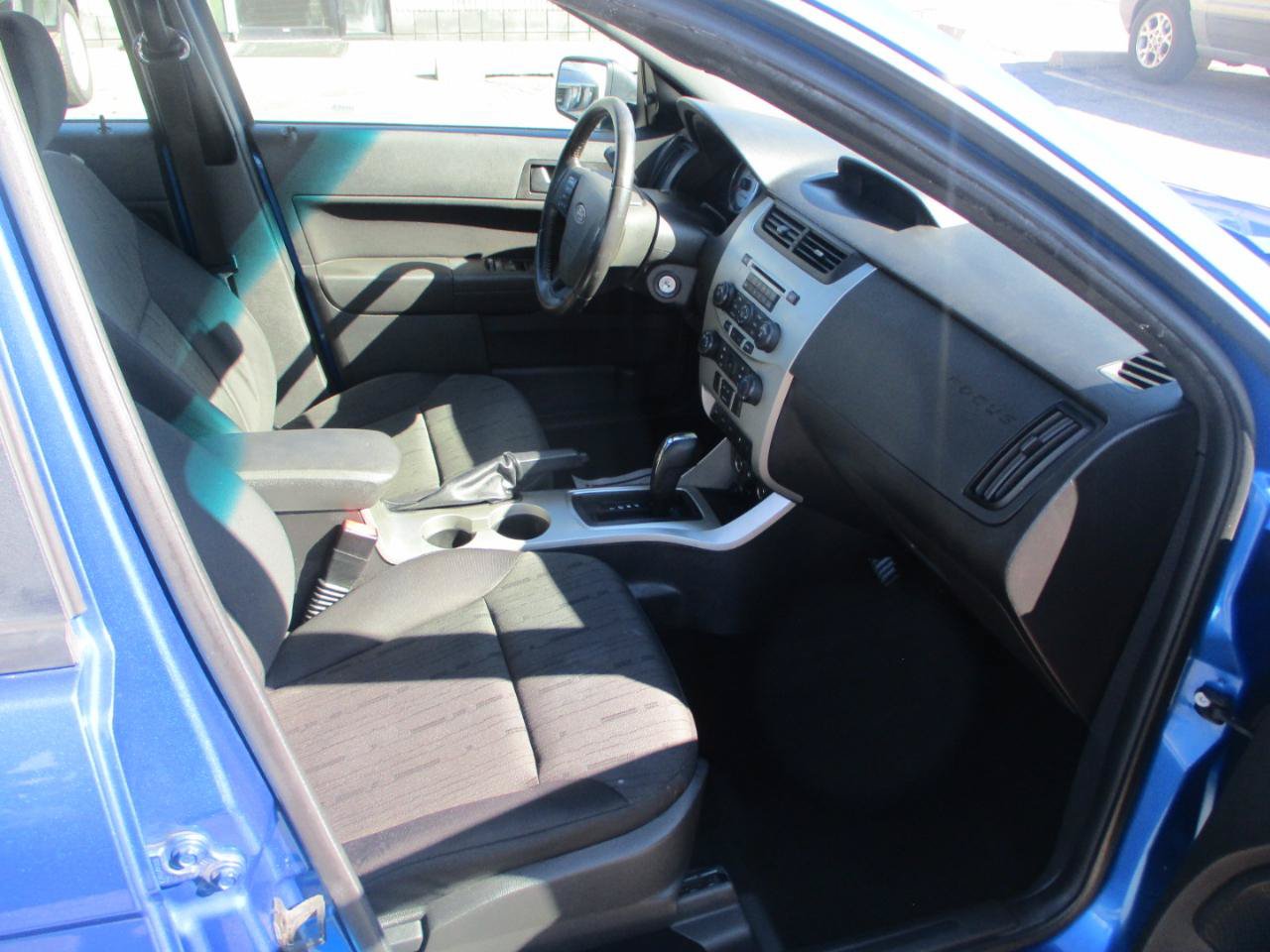 Used 2011 Ford Focus SE w/ 201A Rapid Spec Order Code FWD image 7