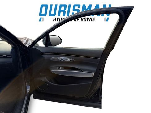 Used 2022 Genesis GV70 2.5T w/ Select Package image 16