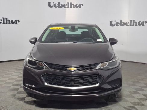 Used 2016 Chevrolet Cruze LT image 2