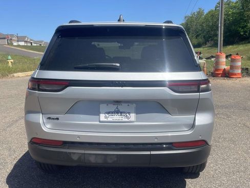 New 2025 Jeep Grand Cherokee Altitude AWD/4WD image 3