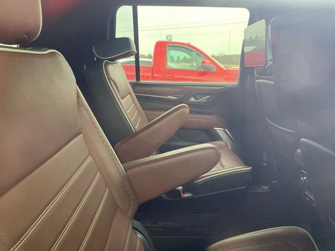 Used 2023 GMC Yukon XL Denali Ultimate image 8