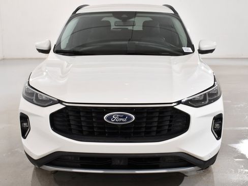 Used 2023 Ford Escape Platinum image 3