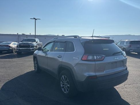 Used 2019 Jeep Cherokee Latitude Plus w/ Comfort/Convenience Group image 5
