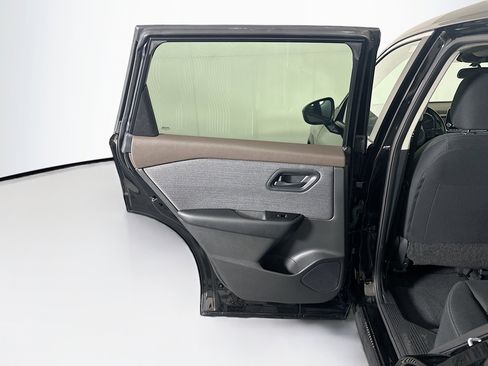 Used 2023 Nissan Rogue S image 26