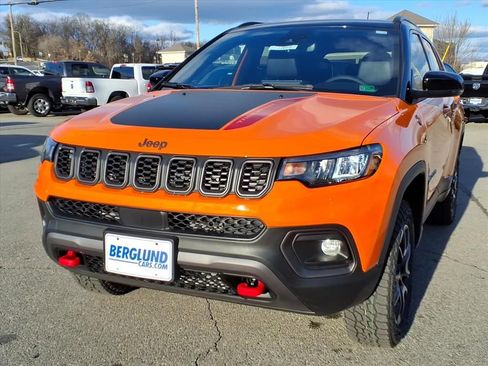 New 2026 Jeep Compass Trailhawk w/ Sun, Sound & Navigation Group image 9