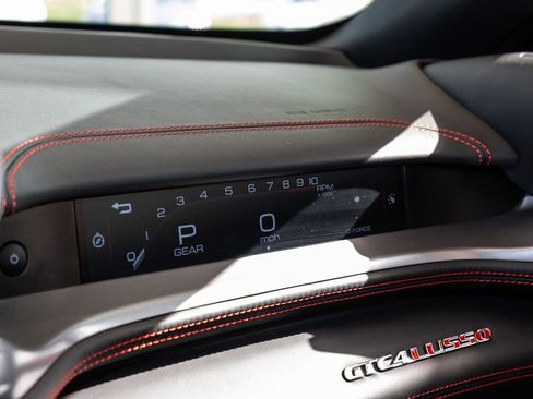 Used 2018 Ferrari GTC4Lusso AWD/4WD image 28