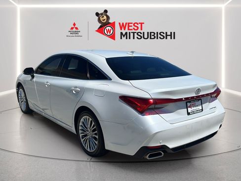 Used 2019 Toyota Avalon Limited w/ Advanced Safety Package FWD image 4