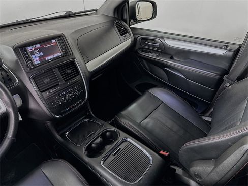 Used 2017 Dodge Grand Caravan GT image 23