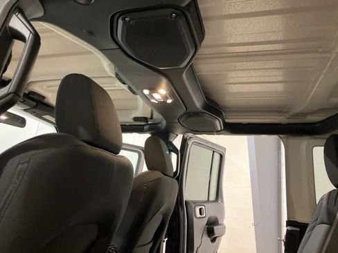 Used 2023 Jeep Wrangler Unlimited image 30