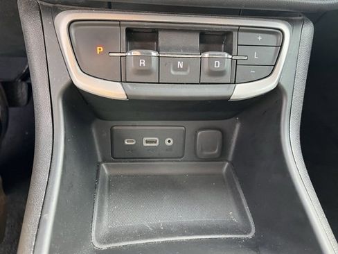 Used 2024 GMC Terrain SLE image 11