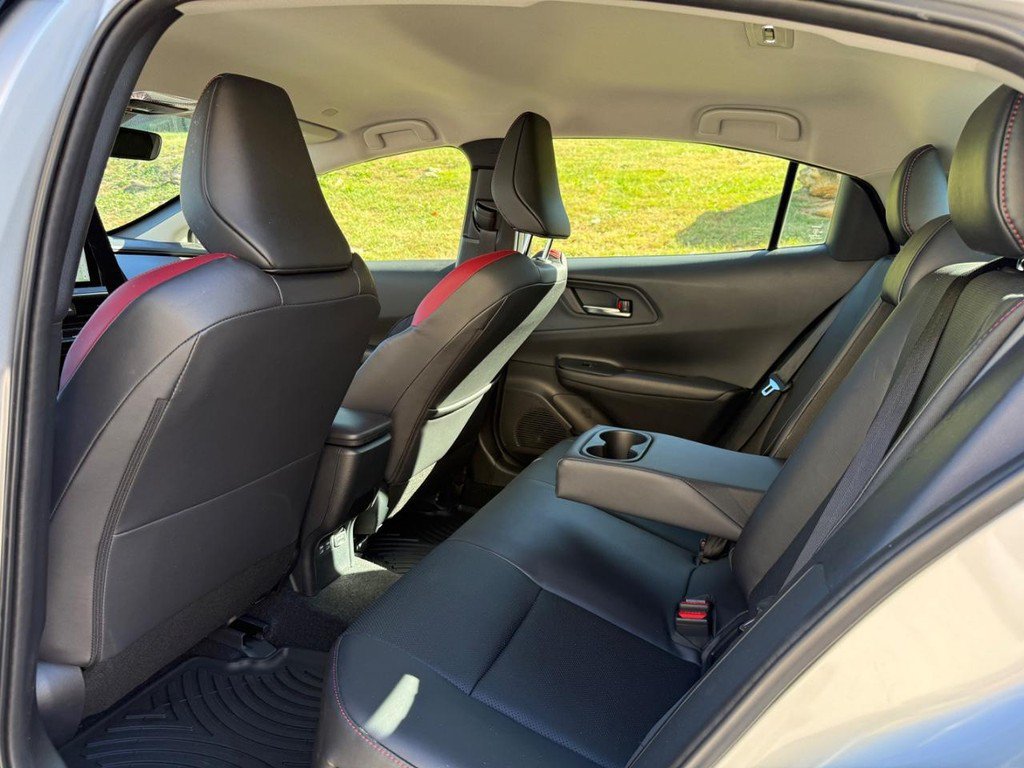 Used 2026 Toyota Prius Plug-In Hybrid FWD image 9