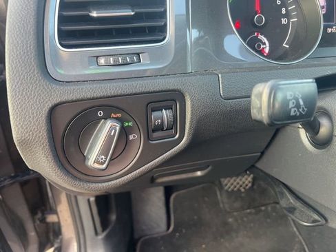 Used 2016 Volkswagen e-Golf SE w/ DC Fast Charging Package image 15