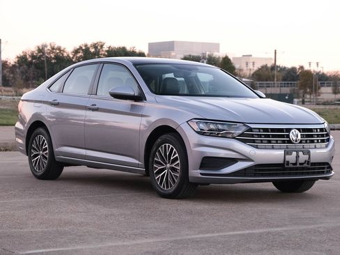 Used 2021 Volkswagen Jetta SE w/ SE Cold Weather Package image 5