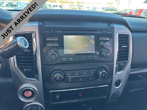 Used 2018 Nissan Titan SV image 12