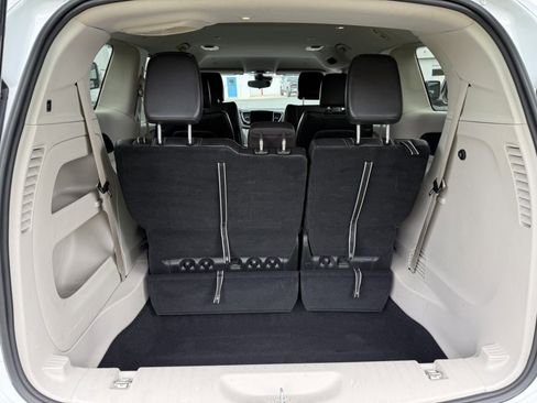 Used 2023 Chrysler Pacifica Touring-L FWD image 17