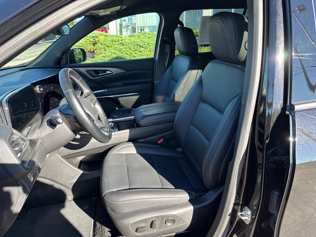 Used 2026 Chevrolet Traverse LT AWD/4WD image 11