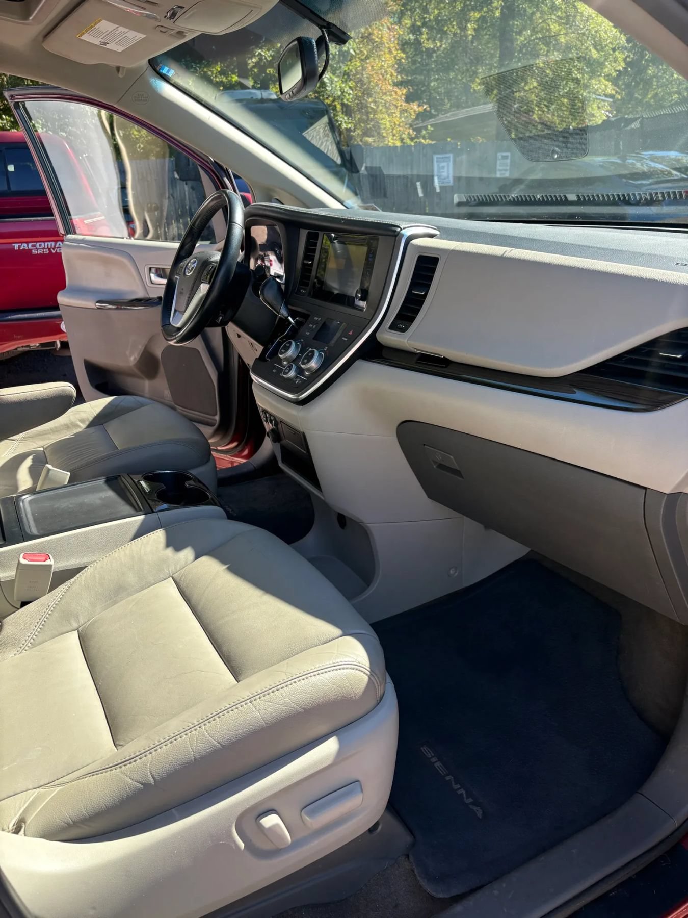 Used 2017 Toyota Sienna XLE AWD/4WD image 37