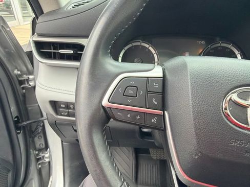 Used 2023 Toyota Highlander XLE FWD image 22