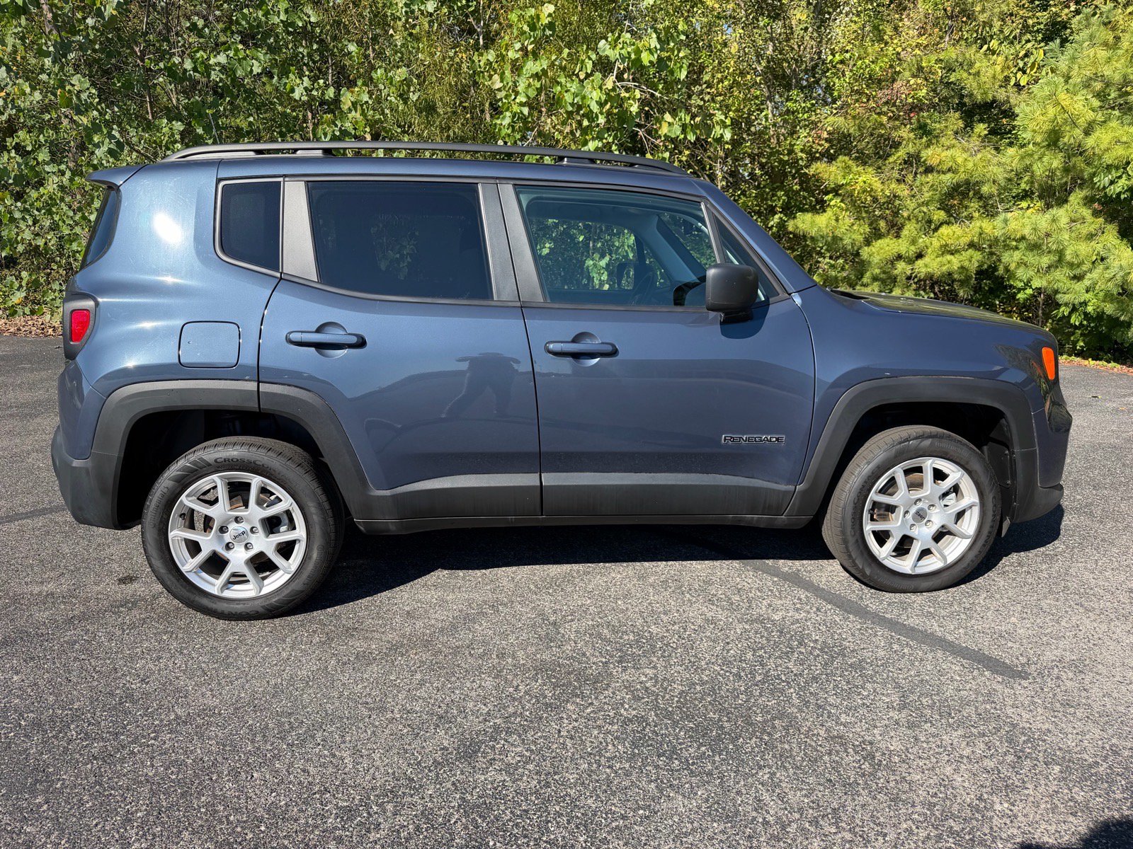 Used 2023 Jeep Renegade Latitude w/ Premium Group AWD/4WD image 14