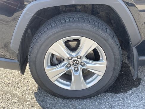 Used 2019 Toyota RAV4 LE image 11