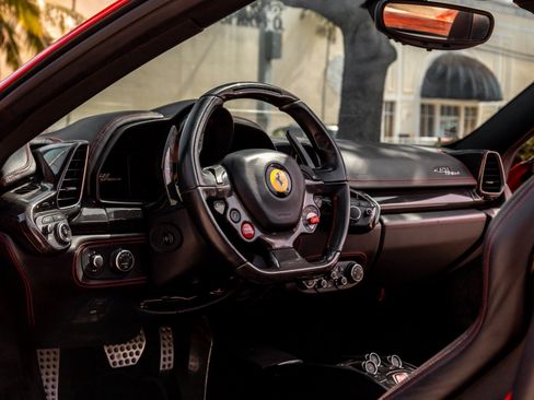 Used 2013 Ferrari 458 Spider RWD image 2