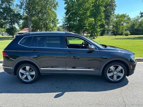 Used 2018 Volkswagen Tiguan SEL Premium AWD/4WD image 29