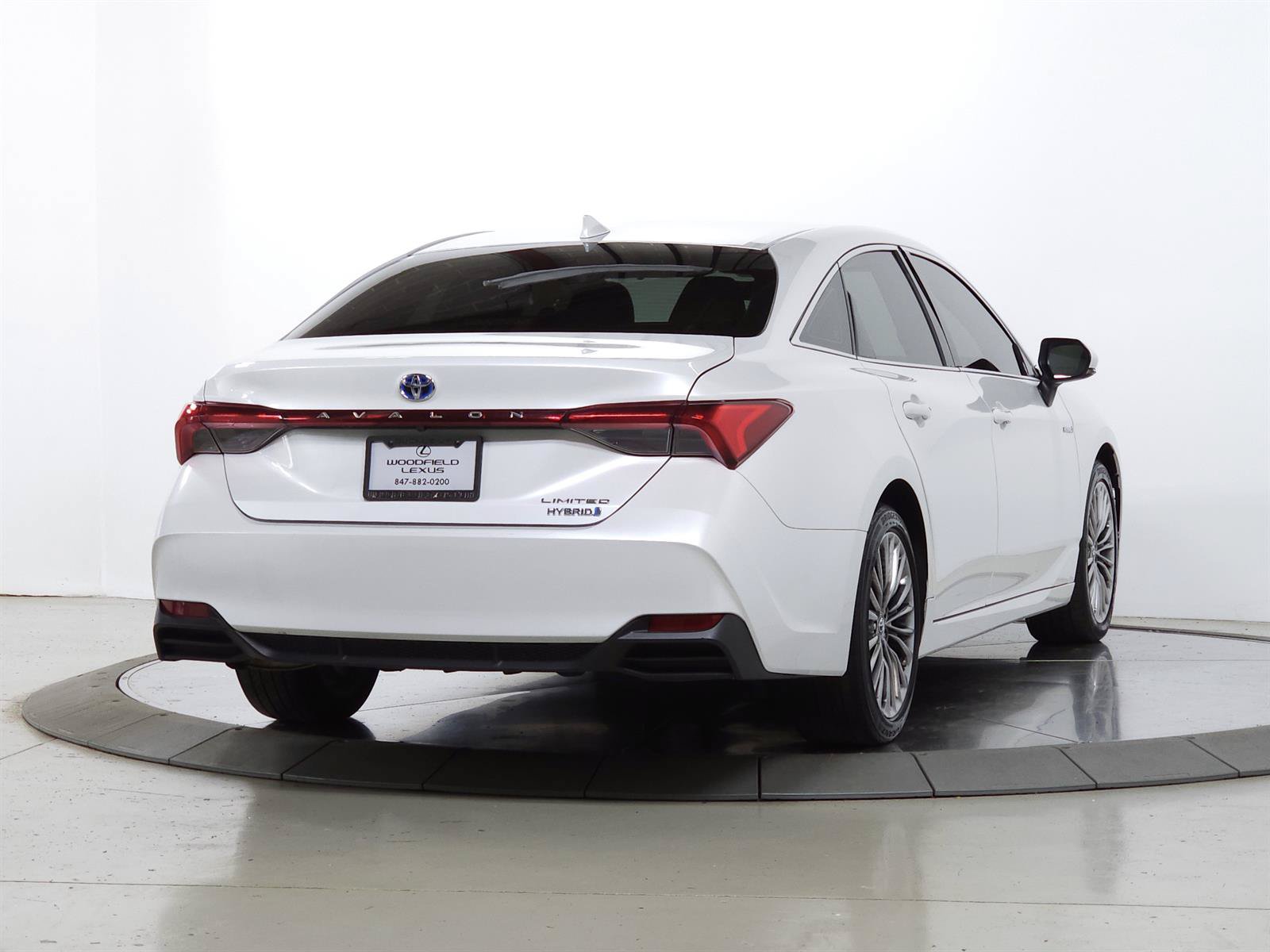 Used 2020 Toyota Avalon Limited w/ All Weather Liner Package FWD image 8
